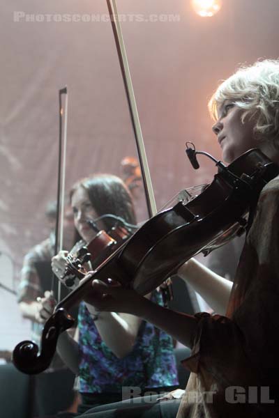 JOSE GONZALEZ PERFORMING WITH THE GOTEBORG STRING THEORY - 2011-04-06 - PARIS - Gaite Lyrique - 